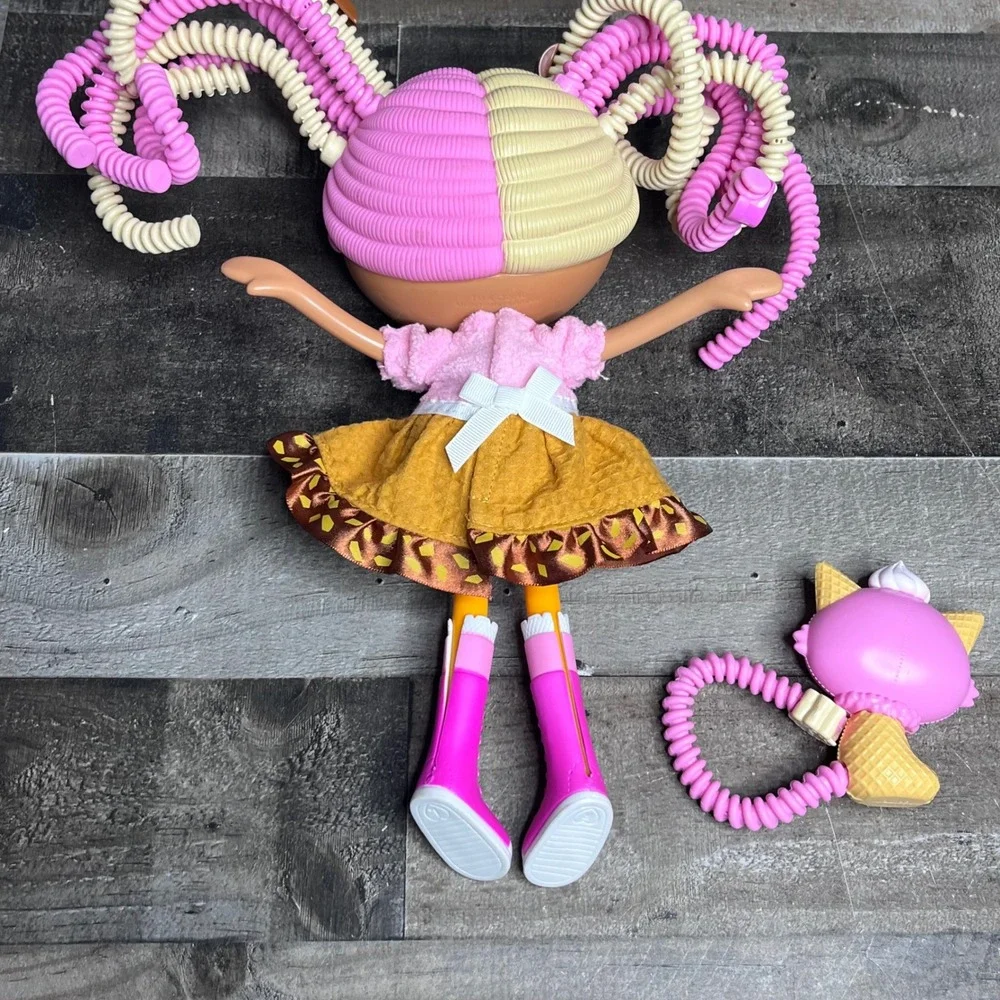 Lalaloopsy Silly Hair Doll Scoops Waffle Cone with Pet Cat MGA 2010 Pink Yellow